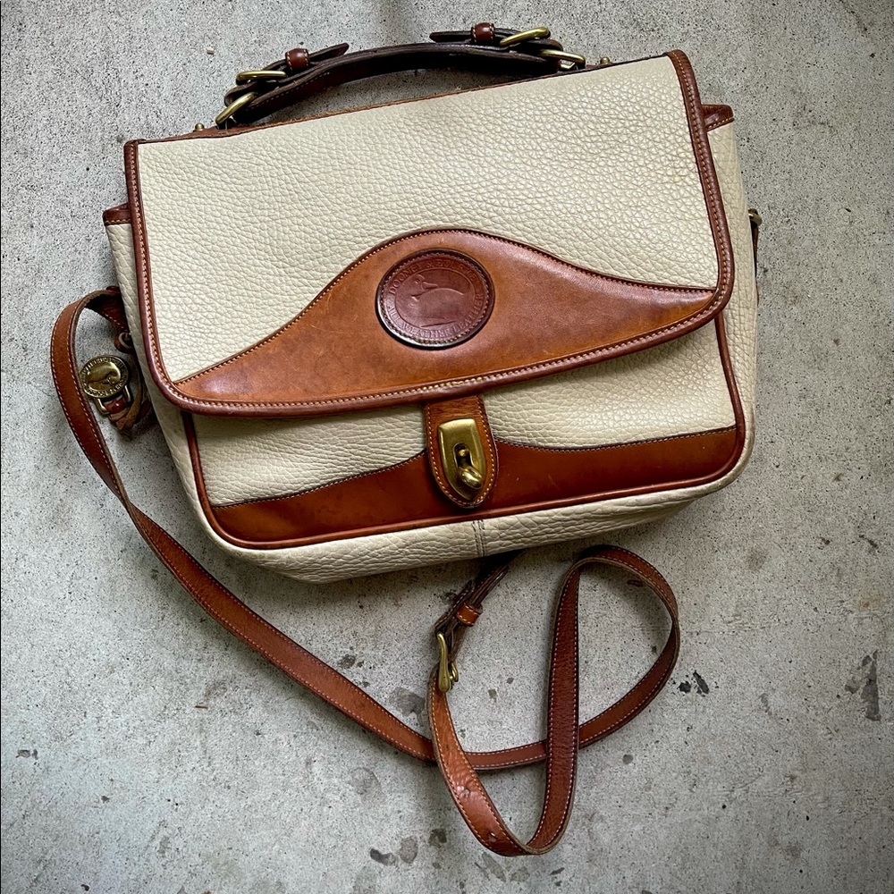 ❌SOLD❌Vintage White Leather Dooney & Bourke Purse - Picture 2 of 15